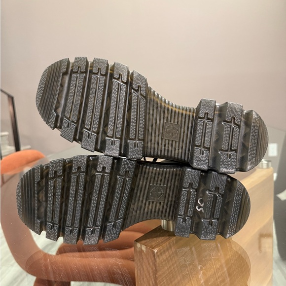 DR MARTENS CORRAN 3-EYE SUEDE HEELED BOOTS - Picture 9 of 9